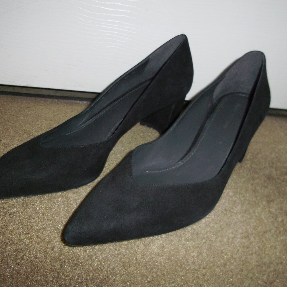 Stuart Weitzman Women’s Black Leather Suede Pumps sz 10 M 2 1/2” Heel EUC